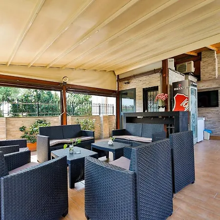 E-room 42 בית הארחה