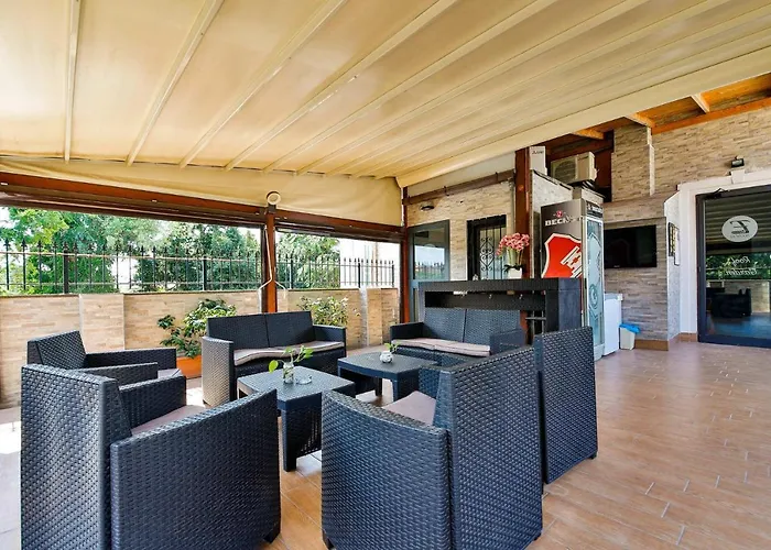 E-room 42 Πανσιόν